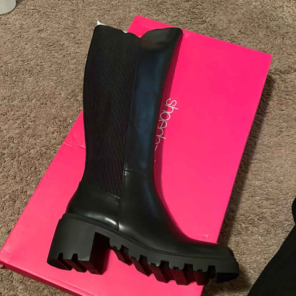 Black Chunky heel boot